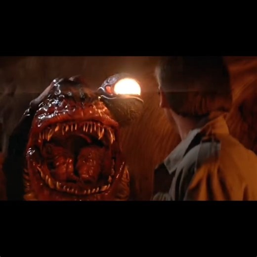 A Cult on Instagram: "👽 Invaders from Mars (1986) – Tobe Hooper’s remake of the 1953 sci-fi classic takes us back to the paranoia-filled thrills of alien invasion, but with that unmistakable 80s flair. The story follows a young boy who witnesses a UFO landing behind his house—only to realize that his parents, neighbors, and even his teachers are being taken over one by one. What makes this film so effective is how it’s told through the eyes of a child, amplifying the sense of helplessness and f