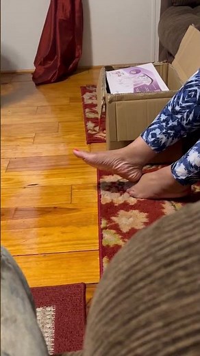 Mom feet rubbing