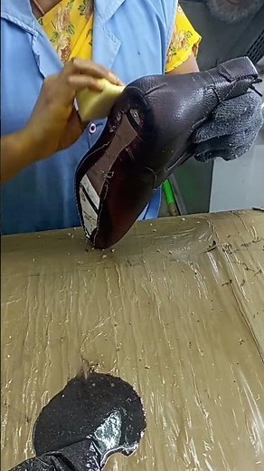 shoe making cream application of boot (oil cream )