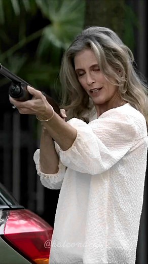 Supergirl: Icono de los Mundos de Helen Slater