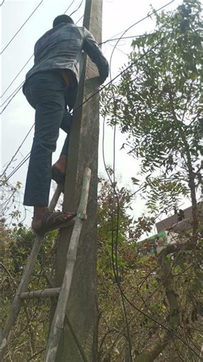 cable operator 🪜🛜 ⚡🙏🫡 #like #viral #shorts #risk #life #people #youtubeshorts #ytshorts #yt