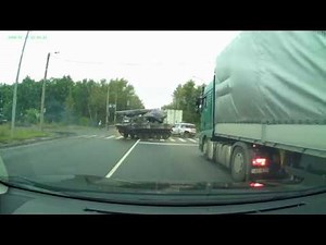 БМД протаранила легковушку в Рязани