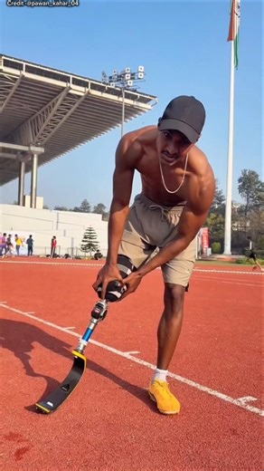 Runner with Prosthetic Leg Wins Race 🦿🏆 #Inspiration #YtShorts