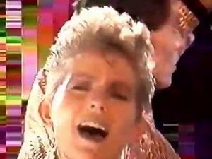 Das Duo Paso Doble stellt seine erste Single COMPUTERLIEBE vor. Der Song hielt sich 17 Wochen in den Charts und schaffte es bis auf Platz 15 (Sendung vom 20.03.1985) | Musikladen Eurotops