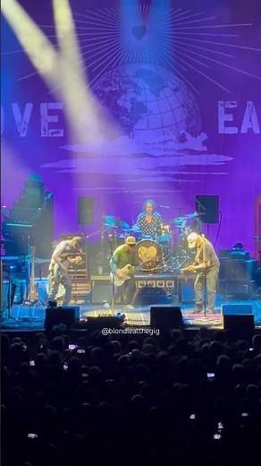 Hey Hey, My My (Out of the Blue) - Neil Young & The Chrome Hearts (Live in Paris, 2025) #neilyoung