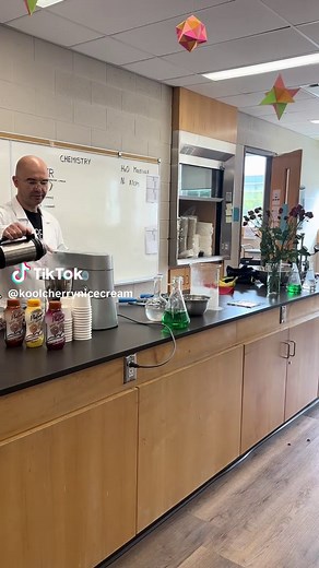 Making Ice Cream with Liquid Nitrogen in One Minute