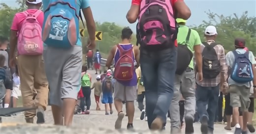 Caravan of immigrants travels through Mexico in search of new goals: "The American dream is over."