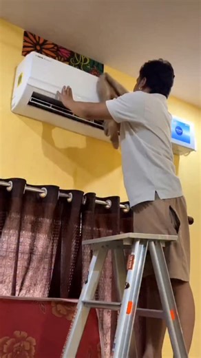 Akash Hari on Instagram: "Din Bhar Ac...Ac ...🤨. #funyvideo #trending #viralreels #reels #viral"