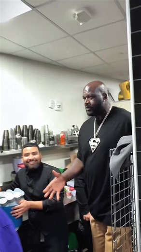 He’s worth $400 million,but he never buys bottled water!#usaus #celebritynews #shaq#shaquilleoneal #fyp #foryoupage