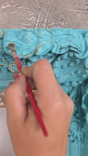 Gold & baroque were made for each other 🖌 #baroquestyle #painting #gold #goldgilding #beforeafter | Decoris Home Vintage