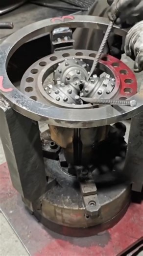 OILGAS.ID | ONLINE Training Oil & Gas on Instagram: "semi-finished tricone drill bit adalah tricone drill bit yang berada pada tahap setengah jadi dalam proses manufaktur, sebelum melalui tahapan akhir seperti heat treatment, hardfacing, dan final assembly. Produk ini merupakan bagian penting dalam industri pengeboran, khususnya di sektor migas, pertambangan, dan geothermal. 🔹 Apa yang Dimaksud Semi-Finished? Pada tahap ini, komponen utama seperti bit body, cone, dan bearing structure sudah ter