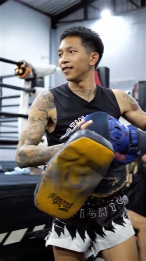 Sting Hive Muay Thai & Boxing Gym Chiangmai on Instagram: "High energy, good vibes, and the ‘Sabai-Sabai’ flow. 🇹🇭🥊 We prove that training hard doesn’t have to feel heavy. Everyone leaves the mats sweating and smiling! Come find your rhythm with us. 👇 Tap the link in bio to book your class! ซ้อมหนักแค่ไหน ก็ยัง “สบายๆ” 🥊🇹🇭 แต่ได้เหงื่อเน้นๆ และจบด้วยรอยยิ้มกันทุกคน มาสัมผัสบรรยากาศการซ้อมที่เป็นกันเองแบบนี้ด้วยกันนะคะ ✨จองคลาสได้ที่ลิงก์หน้าโปรไฟล์เลย! #MuayThai #MuayThaiTraining #stinghi