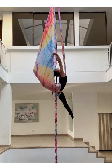 Stunning Aerial Silks Performance with Beautiful Fabric
