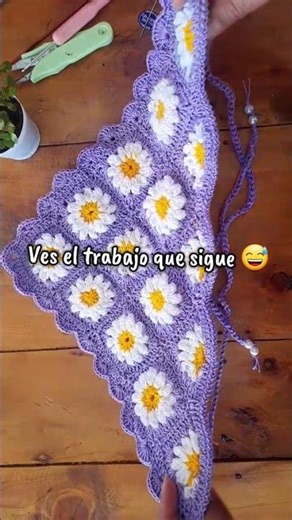 Pronto tutorial de como hacer esta linda bandana Ya disponible grannys de margaritas. #crochet