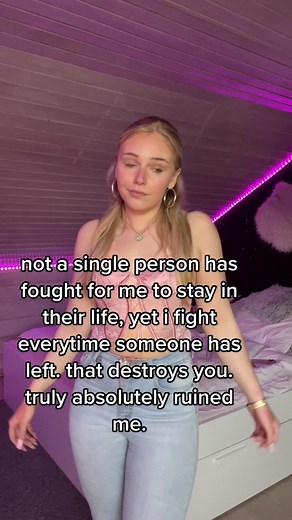 E M I L Y 💙🤍 (@emilysdreamplace)’s videos with Feeling Whitney - Post Malone