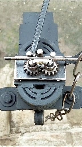 Invention of a new tool, making chains in one bend #weldercreative #simpletools #Manualtools #diypro #creativeideas #widereach #Everyone | Dik Max