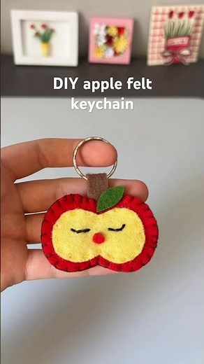 THE CUTEST felt keychain 🤍 EASY gift idea (felt crafts ideas) #diy #feltcrafts