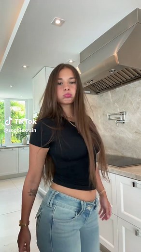 sophie rain (@sophiexrain)’s video of sophie rain