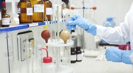 NMR（核磁気共鳴）の原理を簡単に学ぶスペクトルやカップリングの読み方 ｜ Hatsudy：総合学習サイト