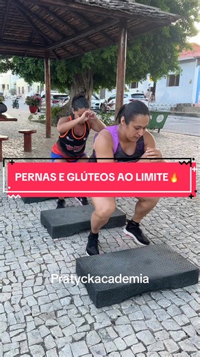 1 minuto de cada treino e suas coxas e glúteos ficarão perfeitas. Treino avançado em dupla🔥🔥🔥. #tiktoklive #academia #anosatrás