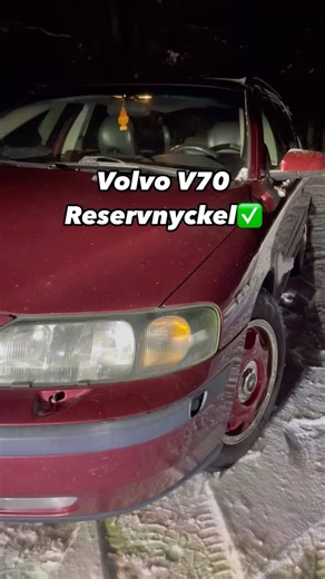 VRID on Instagram: "Volvo V70 som behövde en reservnyckel✅ i många fall kan vi programmera in en enklare nyckel med enbart transponderchip (utan fjärrkontroll). Dessa är billigare än en nyckel med både transponder och fjärrkontroll."