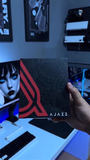 Christech | AJAZZ AJ199 Carbon Fiber em ação! Mouse tri-mode (Bluetooth + 2.4G + cabo) pra quem troca de setup sem dor de cabeça Ultra leve (~58g)... | Instagram