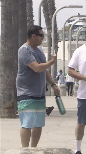 Strangers' Funny Beach Fart Reaction! 😱🏖️