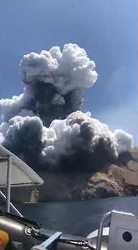 Whakaari / White Island eruption - raw video