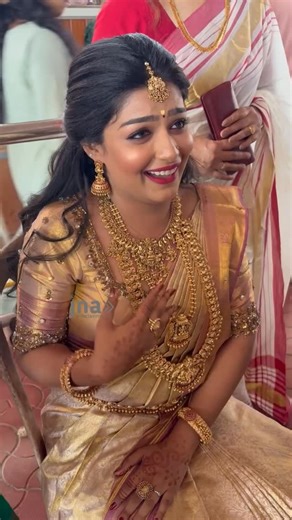 @jna_entertainments on Instagram: "മാമന്മാര് തള്ളി മറിക്കുവാ അല്ലെ മോളെ 🤣🤣... #celebrity #wedding #parvathi #marriage"