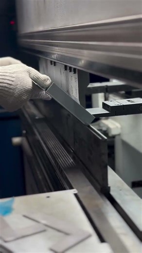 Customizable bending machine molds provide flexible solutions for a variety of metal forming needs.