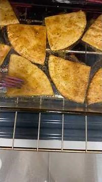 HOW TO MAKE HOMEMADE PITA CHIPS