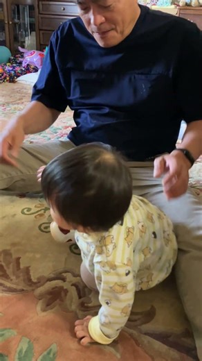 靴を履けたよ #赤ちゃん #あかちゃん #赤ちゃんのいる生活 #1歳 #イライラしない子育て