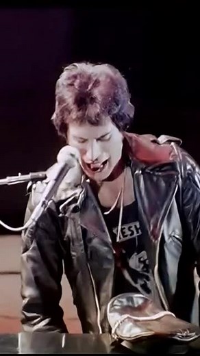 Queen: Don't Stop Me Now Official Video 1978