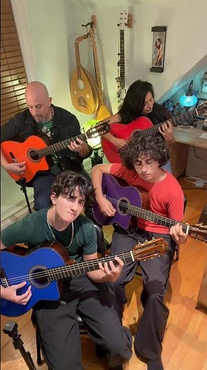 Family plays AMOR MIO by GIPSY KINGS 👑🎸