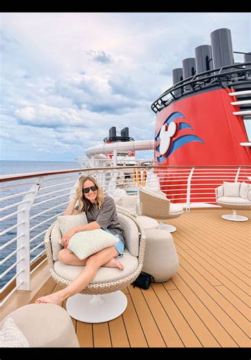 We all know that Disney Cruise Line pools can get busy. And decent seats hard to come by. But, did you know that on the Disney Wish, Treasure and Destiny, there is a quiet, tucked-away family pool with ample seating and incredible views of the ocean? It’s easy to miss on these ships, so make sure you watch this and save for your next sailing. And even better - plan with me as your travel advisor and I’ll share all my tips, PLUS an onboard credit of up to $1k! . . #disneycruiseline #dcl #disneycr