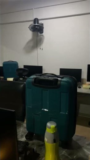 IT Company SURPRISES Employee with VIRAL Gift! Tech Workplace Culture Goals #viralgift #cubes