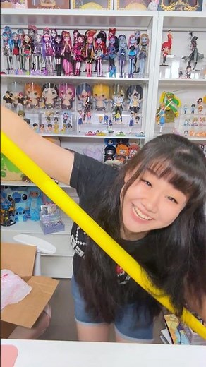 The VIRAL JUMBO BANANA Squishy is... VERY VERY BIG!!