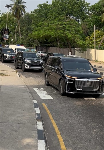 Governor Adeleke Spotted on Lagos Streets