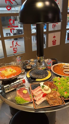 dibs on Instagram: "TOP 10 MUST-TRY KOREAN BBQ IN SINGAPORE! What we had Festive Set ($204 for 3–4 pax): Garlic Butter US Prime Ribeye Marinated Prime Ribs Duroc Pork Belly Marinated Pork Collar Rice Balls with Seafood Doenjang Half & Half Pancake (Kimchi + Seafood) Army Stew Every bite is amazing—tender meat, full of flavor, and totally Instagram-worthy! ✨ And the staff are super friendly, making the experience even better! 💛 WANG DAE BAK 📍22 Cross St, #01-64, Singapore 048421 ⏰MON - FRI: 11: