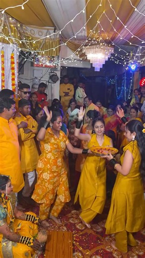 Bhannat Teja ✨ on Instagram: "रागिणीची हळद 💛 #bhannatteja #minivlog #dailyvlog #haldi"