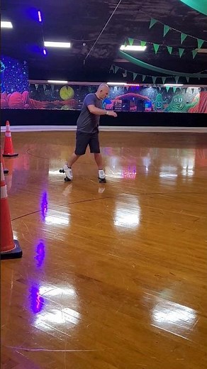 Getting better at grapevine astro skate orlando. #skatingisfun #iloverollerskating #rollerskate