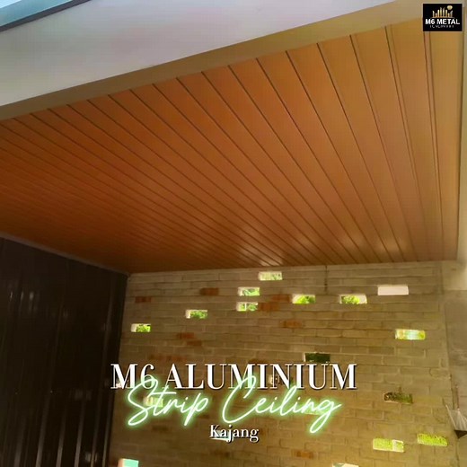 🌟 TRANSFORM YOUR CEILING NOW! 🌟 Check out our 𝐌𝟔 𝐀𝐥𝐮𝐦𝐢𝐧𝐢𝐮𝐦 𝐒𝐭𝐫𝐢𝐩 𝐂𝐞𝐢𝐥𝐢𝐧𝐠 – top-notch quality for a luxurious touch! 🏡 With a woodgrain finish that looks elegant, it's super strong 💪 and can handle any weather 🌦️✅. Enjoy timeless beauty with easy care. Upgrade your space effortlessly with M6 METAL! . Give us a call at 03 - 8066 9418 or WhatsApp to 017- 921 9439 for inquiry! . Check out our www.m6metal.com.my to explore our full range of products! . #Kajang #m6aluminium