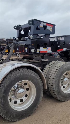 Kevin Lanners on Instagram: "Are you ready for this 55 ton stretch with 60 ft. open well and new flip axle??? @trailkingind Trail King Industries Inc. TM Trailer Sales, Inc. Gabriel Picciolo #trailkingtrailers #lookforthetriangles #trailkinglowboy #heavyhaul #movingamerica #madeinsouthdakota #BuildingSuccess #lowboy #stretchtrailer #extendabletrailer"