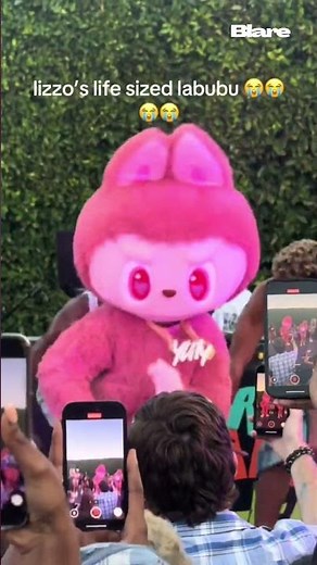 Lizzo bringing a giant labubu out is so iconic 🤩