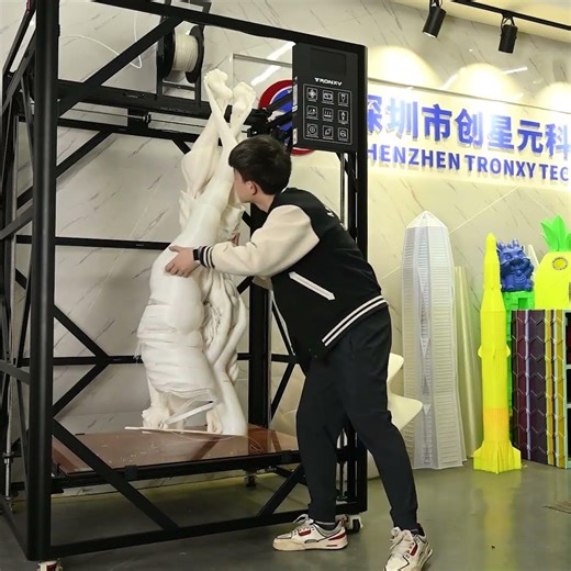 VEHO 1000-16 PRO 3D printer prints 1.6m one-piece human sculpture