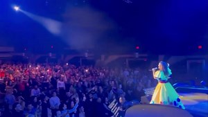 20K views · 1.2K reactions | Mis Marquezos, sigo muy emocionada por la gran noche que compartimos en Anaheim ❤️ Escucharlos cantar  conmigo fue lo máximo. ¡Gracias por este sold out! 李❤️勺冀 ¡Los amo!  Adan Terriquez | Edith Marquez | Facebook