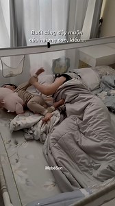 194K views · 801 reactions | Lâu lâu mẹ lười là auto dậy muộn cùng Son , mà đã dậy muộn thì làm đồ ăn sáng nhanh thui ạ, ăn vậy chứ đủ no á các mẹ  #mebeson #vlog | Mẹ Bé Son | Facebook