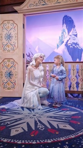Meeting Anna and Elsa dressed as Elsa #DisneyWorld #Frozen