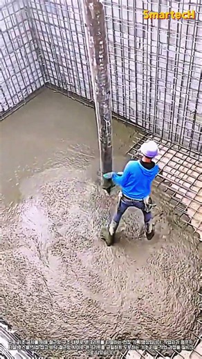 거대한 철근 속으로 쏟아지는 콘크리트 타설 과정 #worker #process #heavyequipment #pumping #building