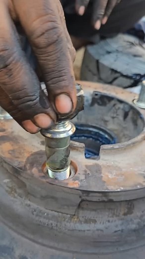 2.9M views · 4.4K reactions | #truck #Engine #bolt #oil #fix | Naseem Mailk | Facebook